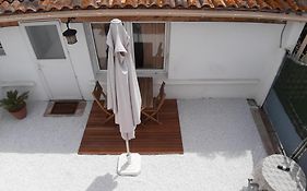 petit studio indépendant dans jardin avec parking et portail électrique